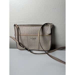 GUESS Women's Purse and Wallet Set Fashionable